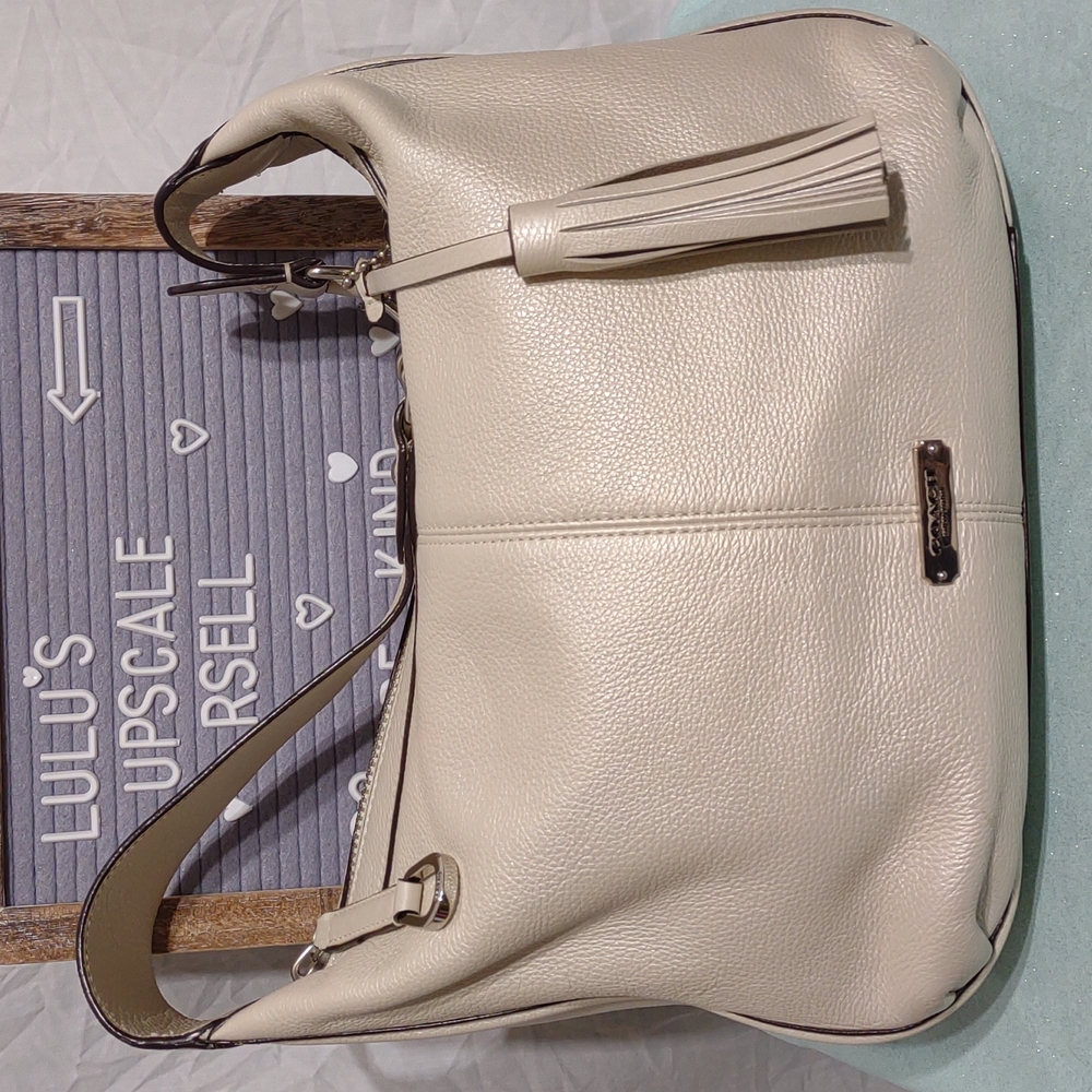 BEAUTIFUL HOBO STYLE COACH PURSE!!